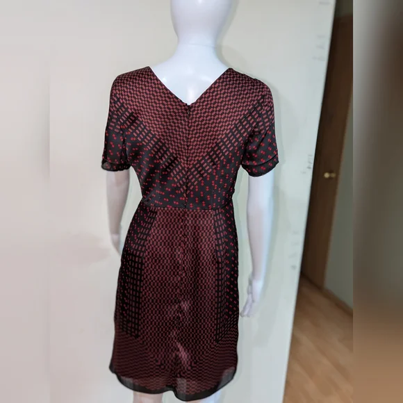 Elegant Black and Red Wrap Dress - Picture 2 of 3